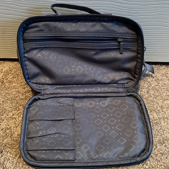 Vera Bradley Medium Blush & Brush Makeup Case (Carbon Gray) - Picture 2 of 4